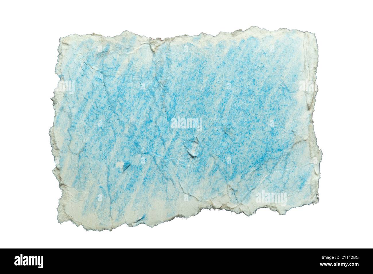 Papier déchiré avec de la peinture au crayon de couleur bleue sur fond blanc avec chemin de détourage Banque D'Images
