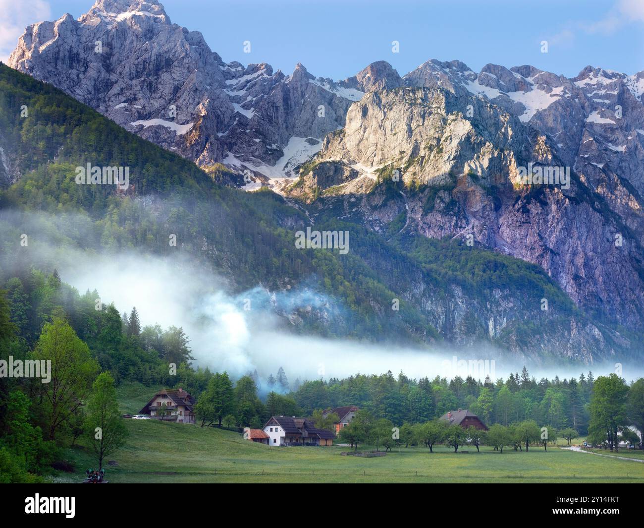 Une vue sur la ferme depuis la route panoramique Solcava, Slovénie, Europe Banque D'Images