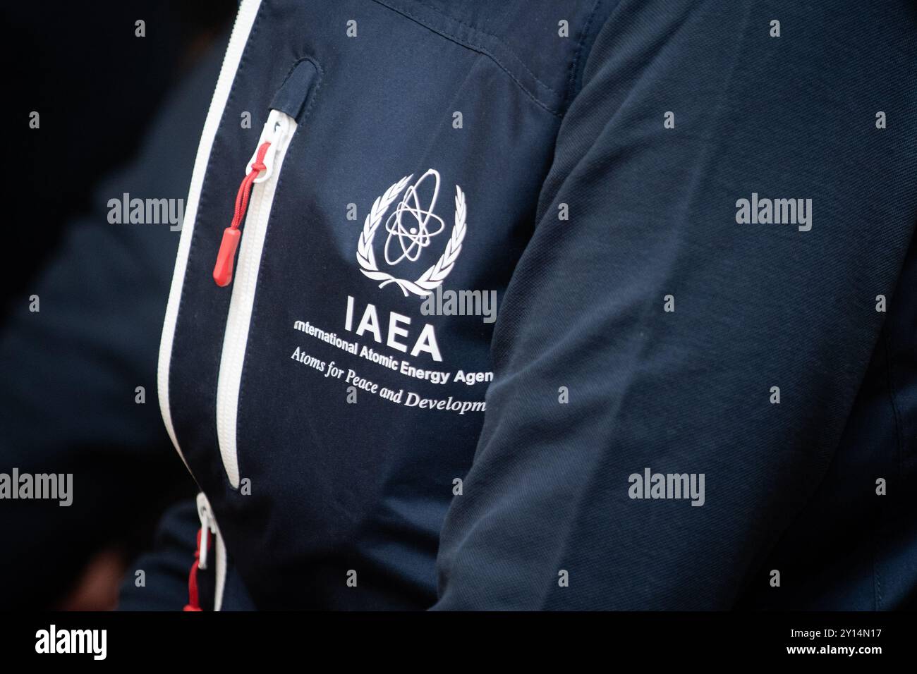 LOGO de l'AIEA sur les vêtements des employés Banque D'Images