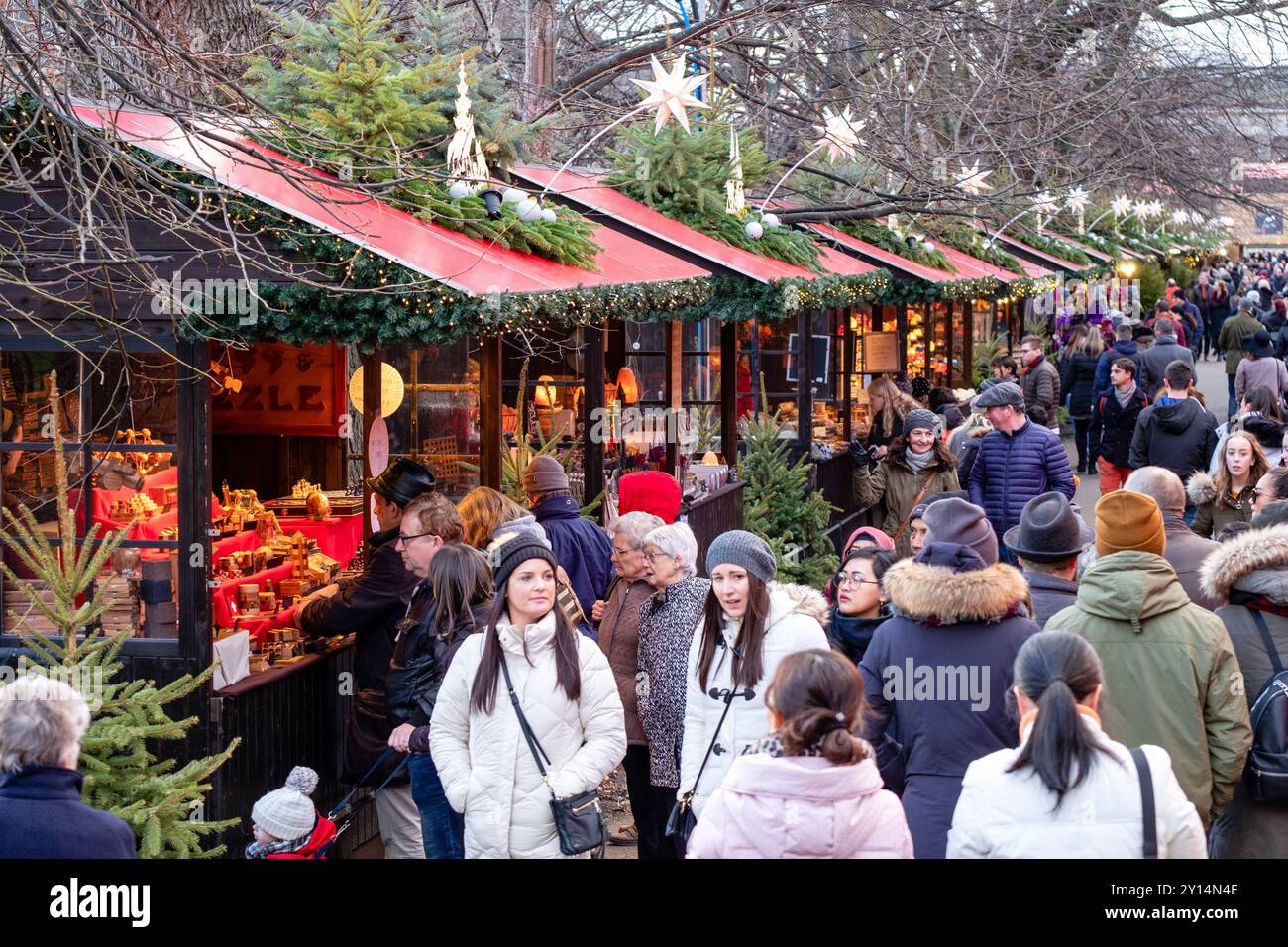 Marché de Noël, East Princes Street Gardens, Édimbourg, Lowlands, Écosse, Royaume-Uni. Banque D'Images