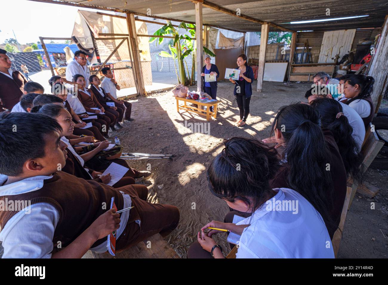 Cours de formation pour le personnel du centre médical, San Bartolomé Jocotenango, municipalité du département de Quiché, Guatemala, Amérique centrale. Banque D'Images