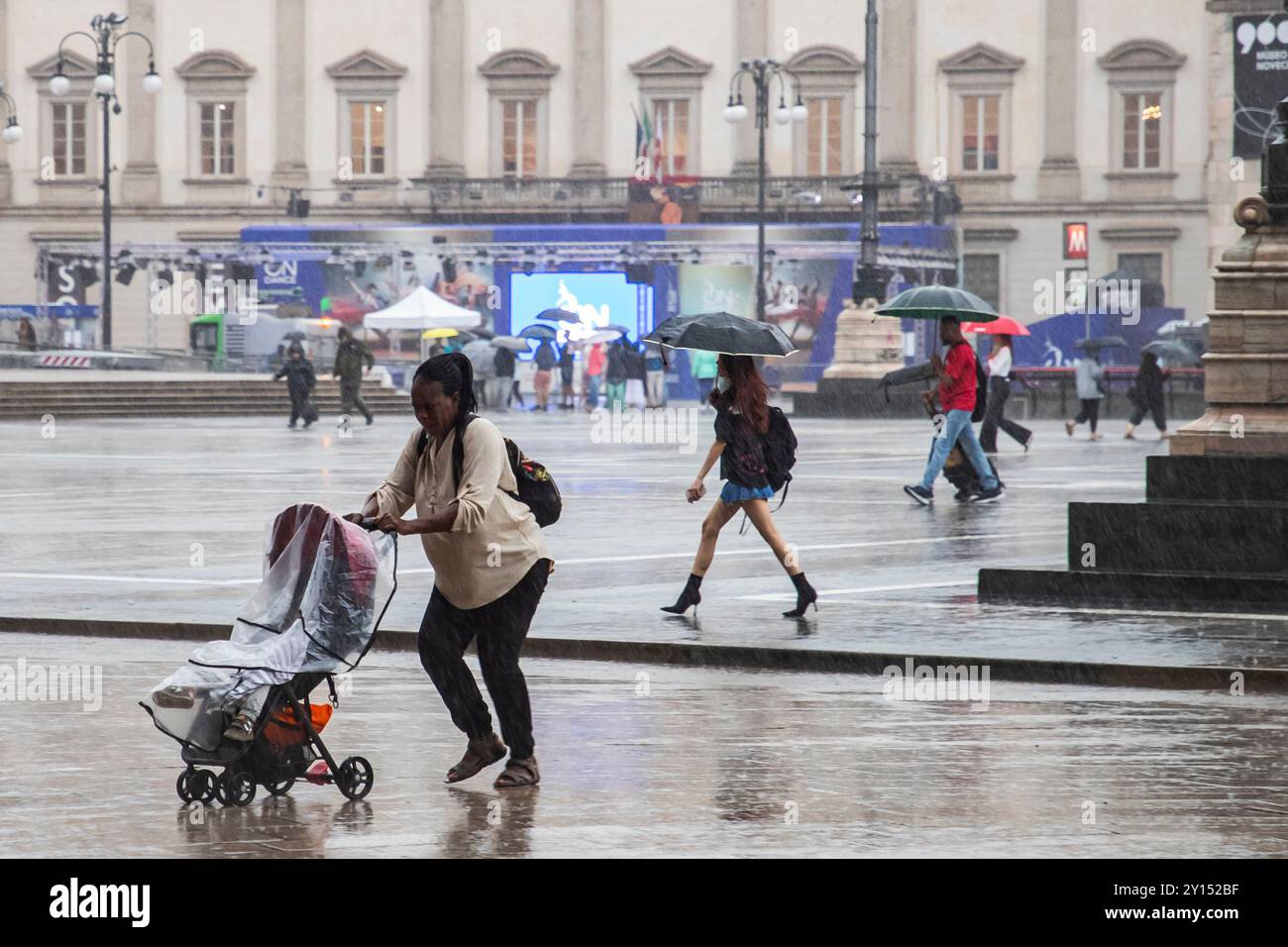 Milan, Italie. 05th Sep, 2024. Maltempo in centro a Milano forti piogge nubifragioMilano - Italia - Cronaca Giovedì, 05 Settembre, 2024 (Foto di Marco Ottico/Lapresse) mauvais temps dans le centre de Milan tempête de fortes pluies Milan, Italie - Actualités jeudi, 05 septembre, 2024 (photo de Marco Ottico/Lapresse) crédit : LaPresse/Alamy Live News Banque D'Images