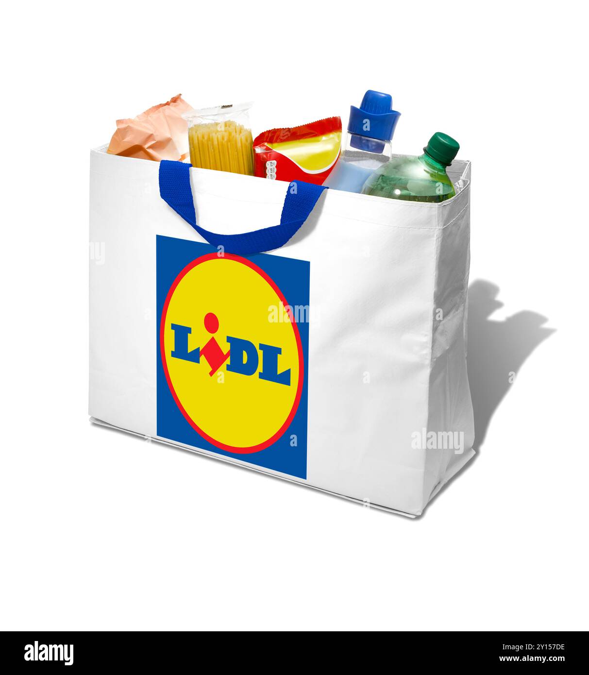 Un sac Lidl blanc pour la vie plein de produits Lidl Banque D'Images
