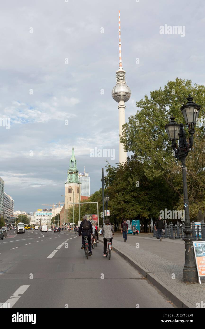 Allemagne, Berlin, tour de télévision. Banque D'Images