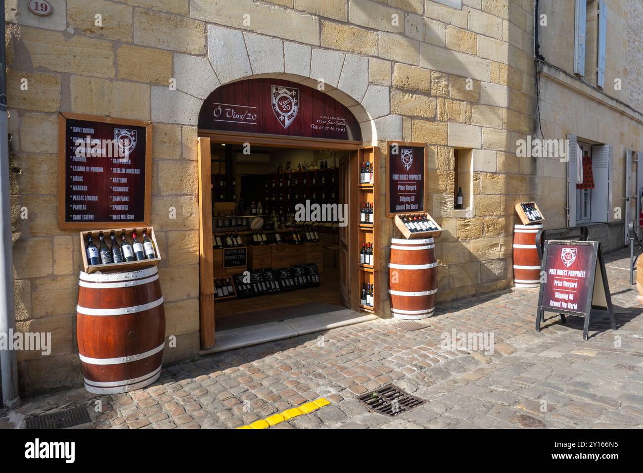 Magasin de vin, Saint-Emilion, Nouvelle-Aquitaine, France, Europe Banque D'Images