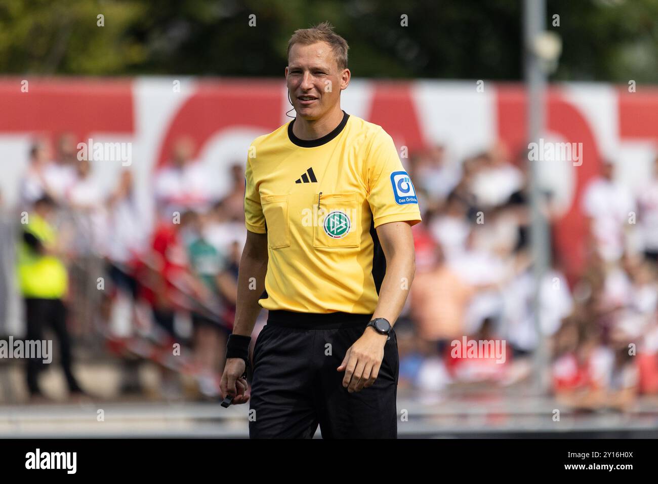 Schiedsrichter Martin PEDERSEN, Freisteller, Einzelbild, Einzelfoto, Einzelmotiv GER, VfB Stuttgart (VFB) vs. 1. FC Kaiserslautern (FCK), Fussball, Maenner, Herren, Testspiel, saison 2024/2025, 05.09.2024 LES RÈGLEMENTS DFL/DFB INTERDISENT TOUTE UTILISATION DE PHOTOGRAPHIES COMME SÉQUENCES D'IMAGES ET/OU QUASI-VIDÉO Foto : Eibner-Pressefoto/Oliver Schmidt Banque D'Images