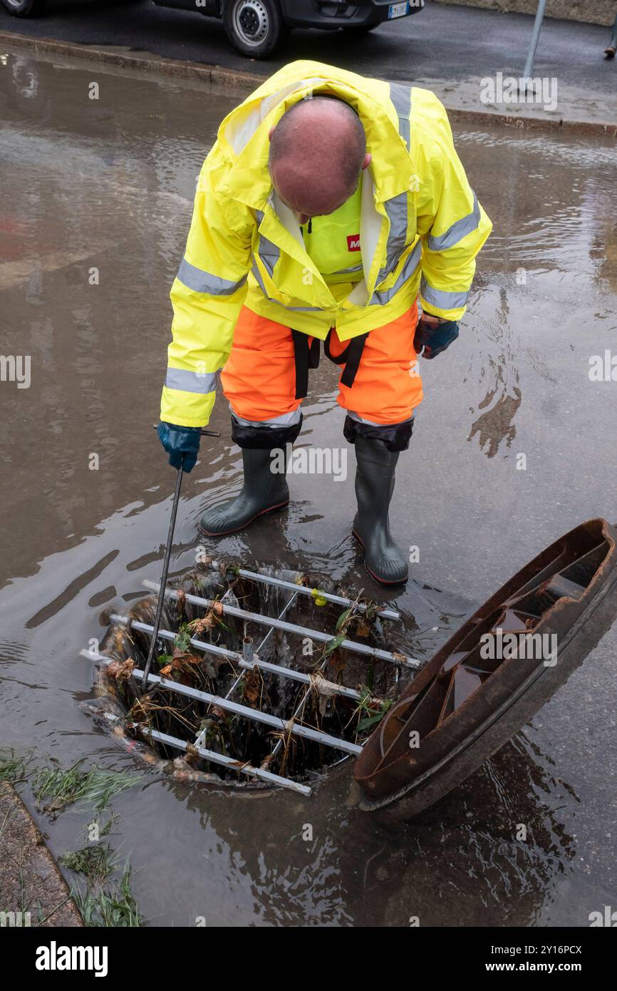 Milan, Italie. 05th Sep, 2024. Via Valfurva. Il fiume Seveso esonda a causa delle ingenti piogge - Cronaca - Milano, Italia - Gioved&#xec ; 5 settembre 2024(Foto Alessandro Cimma/Lapresse) via Valfurva. Inondations de la rivière Seveso dues aux fortes pluies - Actualités - Milan, Italie - jeudi 5 septembre 2024 (photo Alessandro Cimma/Lapresse) crédit : LaPresse/Alamy Live News Banque D'Images