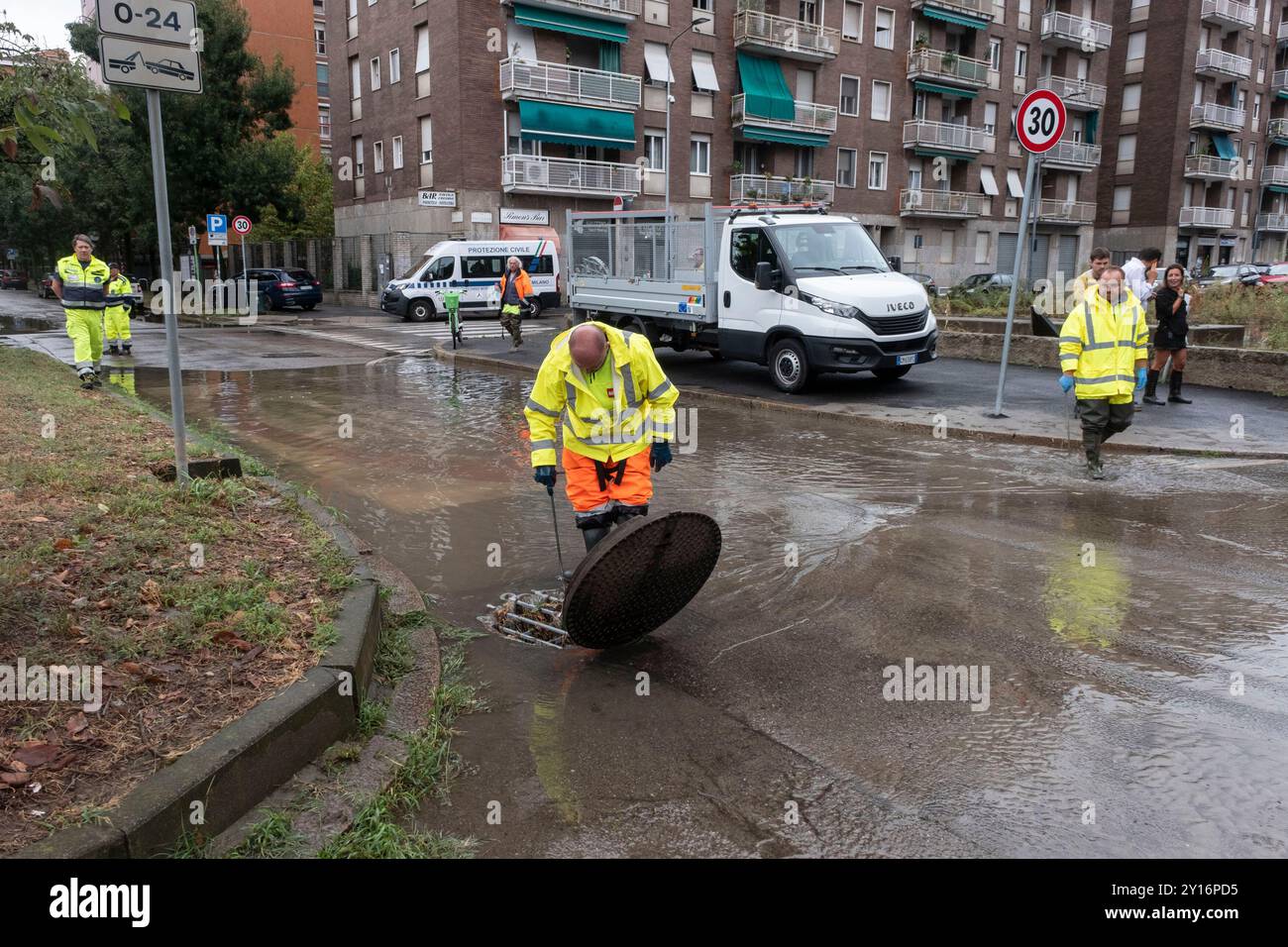 Milan, Italie. 05th Sep, 2024. Via Valfurva. Il fiume Seveso esonda a causa delle ingenti piogge - Cronaca - Milano, Italia - Gioved&#xec ; 5 settembre 2024(Foto Alessandro Cimma/Lapresse) via Valfurva. Inondations de la rivière Seveso dues aux fortes pluies - Actualités - Milan, Italie - jeudi 5 septembre 2024 (photo Alessandro Cimma/Lapresse) crédit : LaPresse/Alamy Live News Banque D'Images