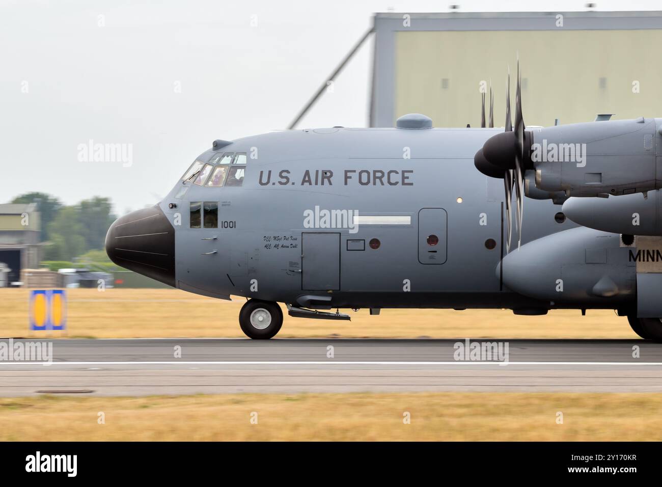 US Air Force Lockheed C-130J Hercules du 109th AS Minnesota Air National Guard décollant de la base aérienne de Hohn pendant Air Defender 2023. Hohn, Germ Banque D'Images