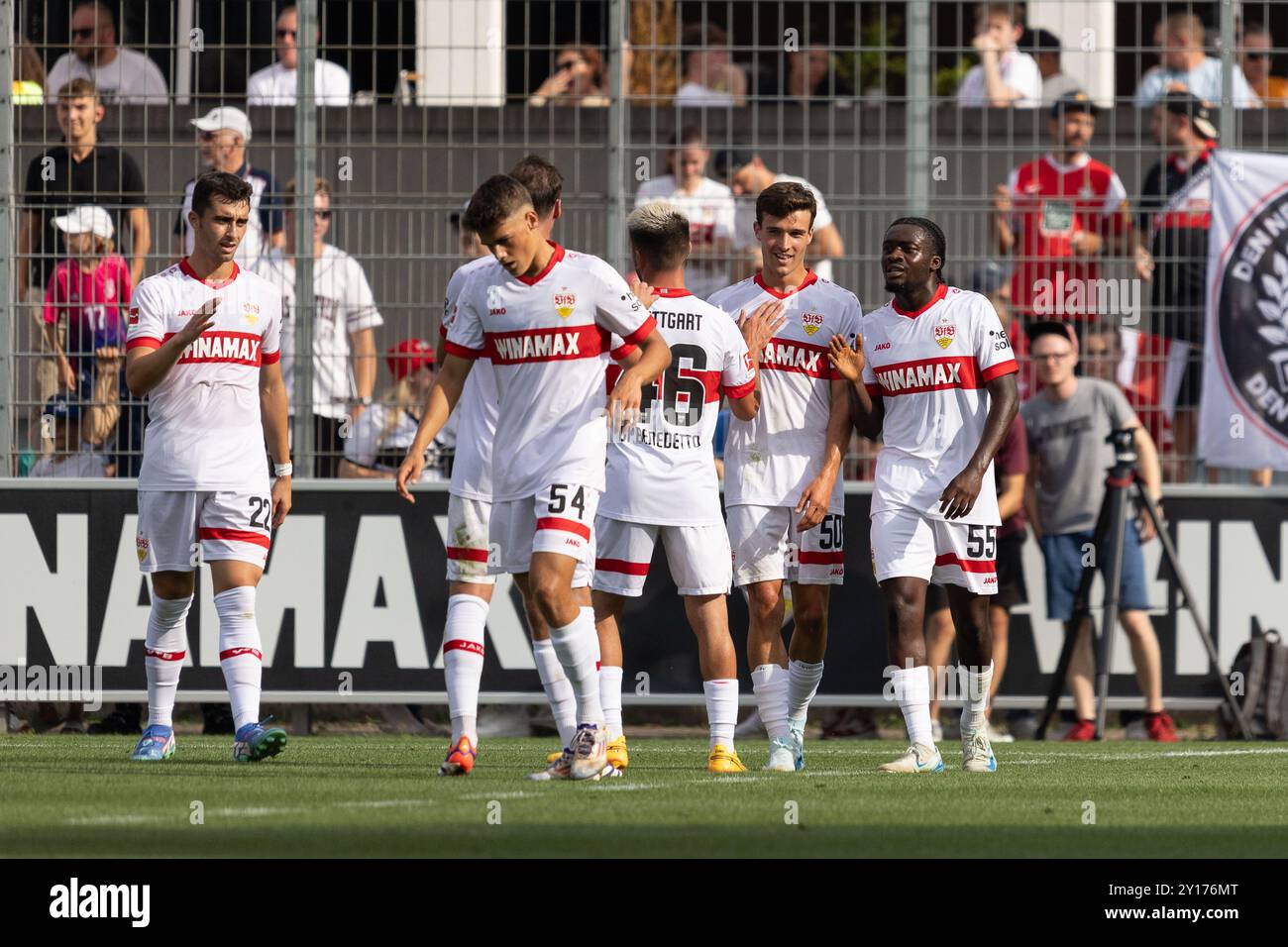 Leonhard MUENST (VfB Stuttgart, #50) trifft zum 2:0, erzielt ein Tor, jubelt/freut sich, émotion, freude, Begeisterung GER, VfB Stuttgart (VFB) vs. 1. FC Kaiserslautern (FCK), Fussball, Maenner, Herren, Testspiel, saison 2024/2025, 05.09.2024 LES RÈGLEMENTS DFL/DFB INTERDISENT TOUTE UTILISATION DE PHOTOGRAPHIES COMME SÉQUENCES D'IMAGES ET/OU QUASI-VIDÉO Foto : Eibner-Pressefoto/Oliver Schmidt Banque D'Images