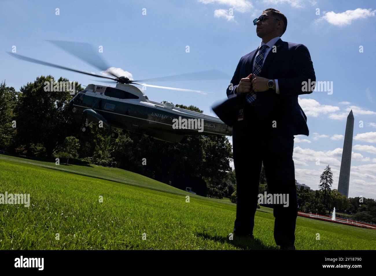 Washington, États-Unis. 05th Sep, 2024. Le président Joe Biden décolle de la pelouse sud alors qu'il quitte la Maison Blanche le 5 septembre 2024 à Washington, DC le président se rend au Wisconsin où il mettra en lumière son programme d'investissement dans l'Amérique. Photo de Samuel Corum/UPI crédit : UPI/Alamy Live News Banque D'Images