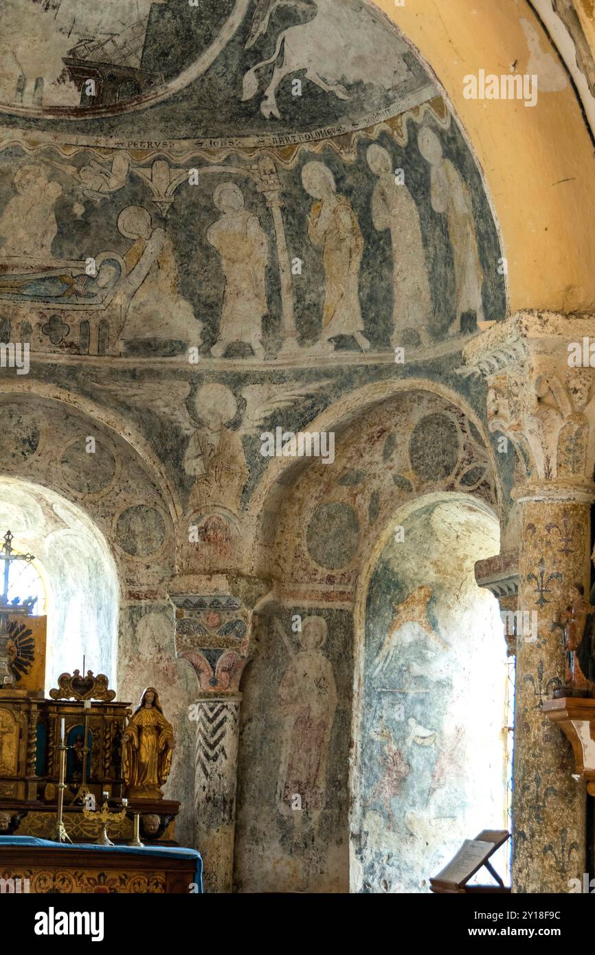 Aubazat. Peintures murales de style roman dans la chapelle Saint-Barthélemy située à Peyrusse, haute-Loire, Auvergne-Rhône-Alpes, France Banque D'Images