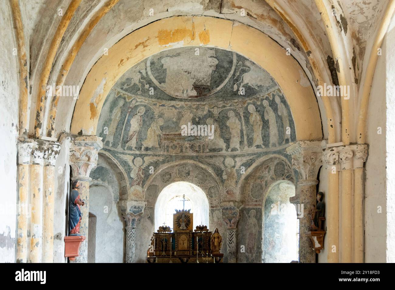Aubazat. Peintures murales de style roman dans la chapelle Saint-Barthélemy située à Peyrusse, haute-Loire, Auvergne-Rhône-Alpes, France Banque D'Images