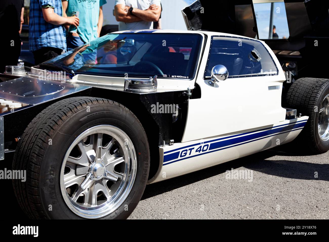 Umea, Norrland Suède - 29 juin 2024 : capot ouvert d'une Ford GT à la rencontre des moteurs Banque D'Images