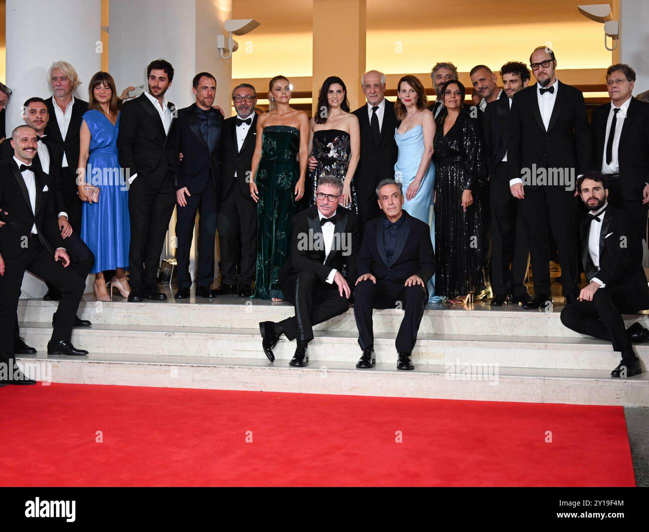 Venise, 81ème Festival du film de Venise 2024 -. Neuvième soirée - tapis rouge du film IDDU dans la photo le casting du film Banque D'Images