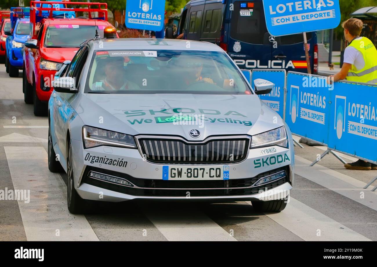 Organisation Skoda voiture de soutien passant la Plaza Italia avant le départ de la 17ème étape Vuelta de Espana Sardinero Santander Cantabrie Espagne Europe Banque D'Images