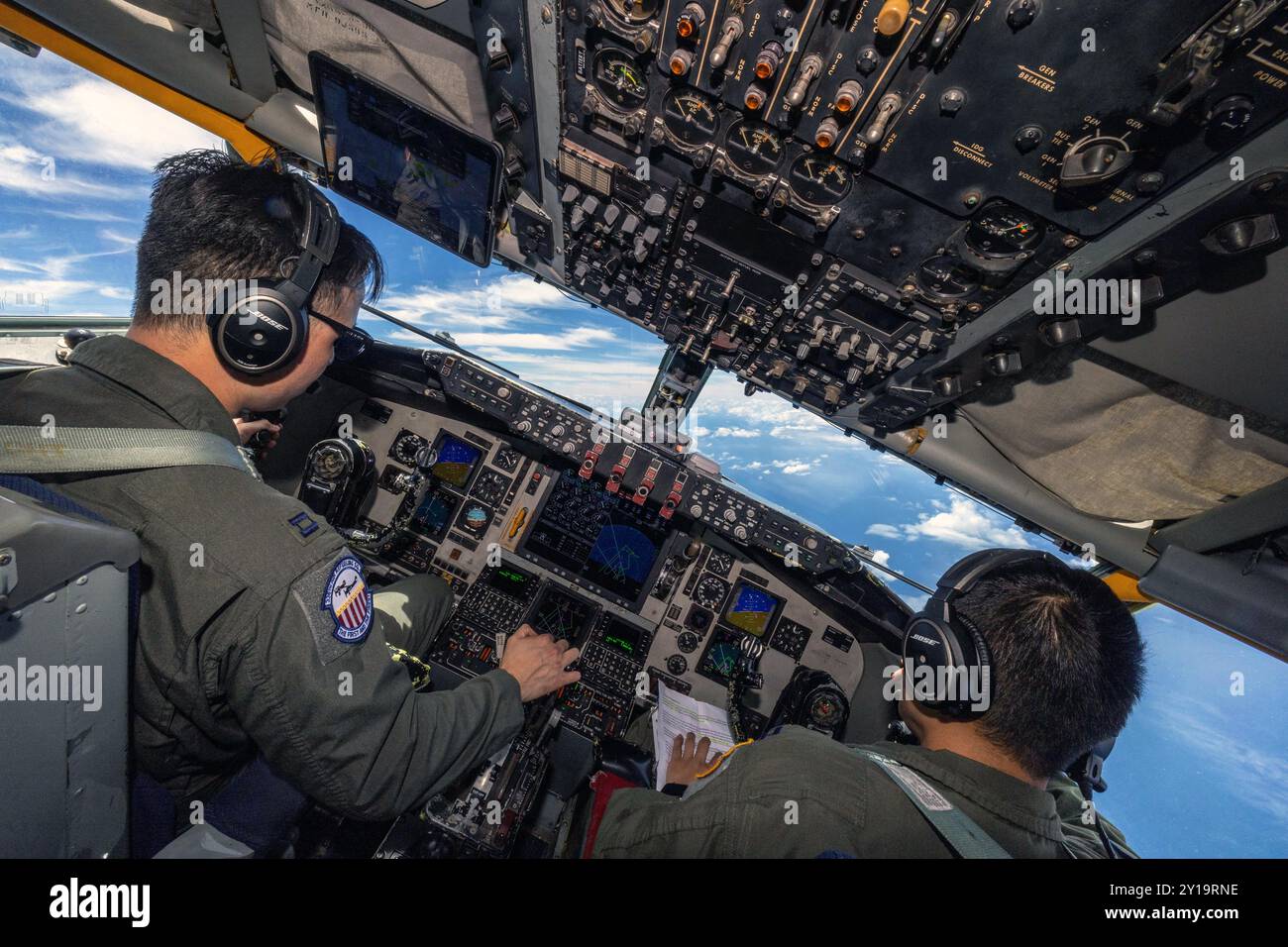 Pilotes pilotant KC-135R Stratotanker Banque D'Images