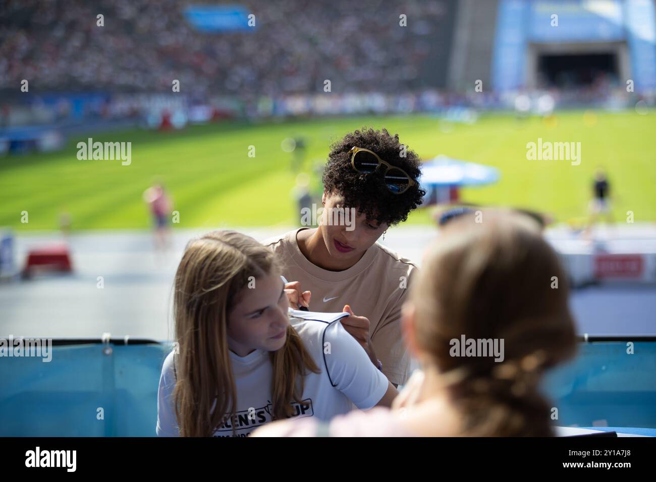 Berlin, Allemagne. 01 Sep, 2024.Athlétisme, Réunion, ISTAF : long Jump Women : Leika Mihambo hors compétition interview avec la presse et les fans. Crédit : Felix Banque D'Images