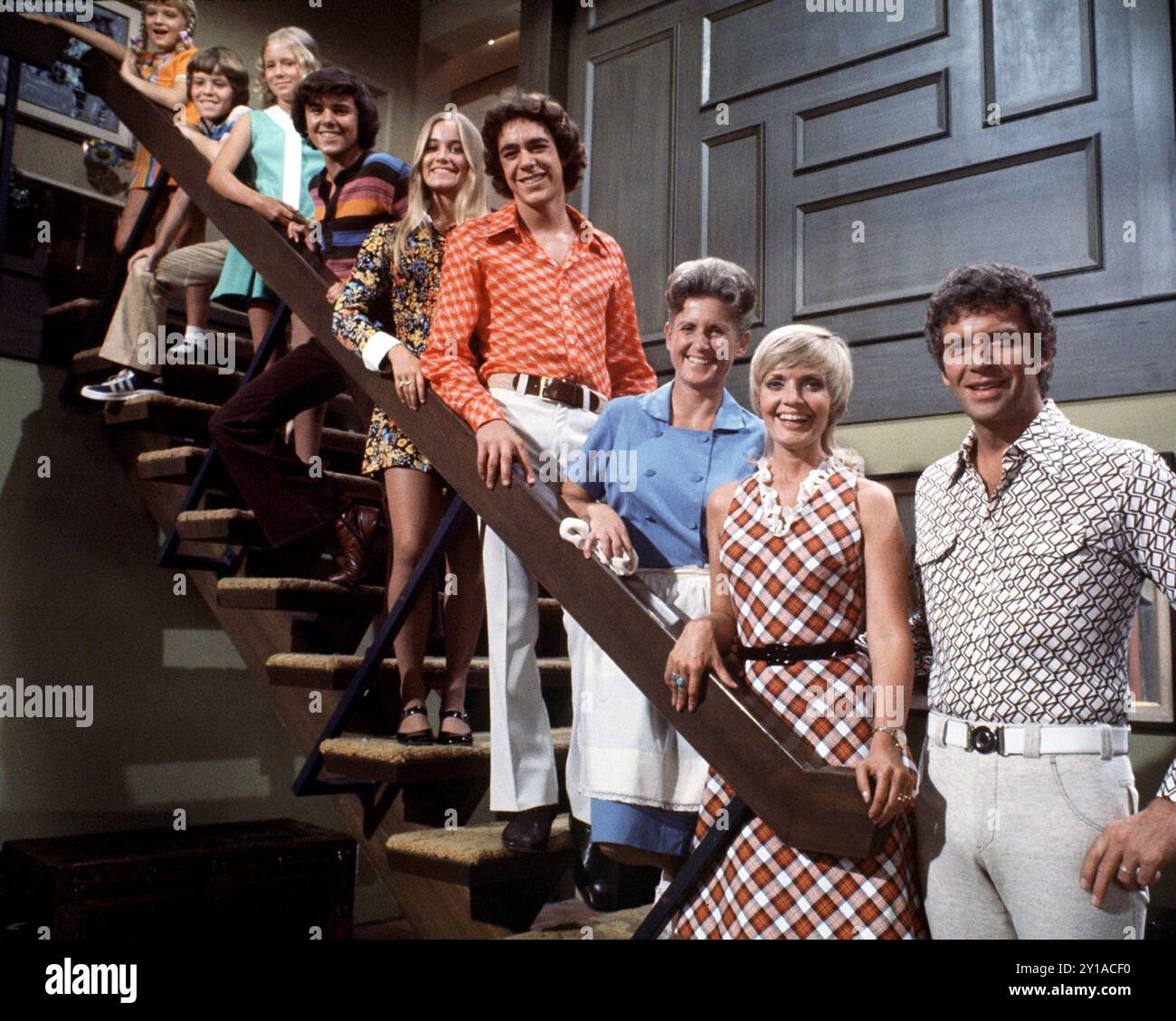 1969 - 1974 , USA : Pubblicity toujours avec le casting de la série télévisée Paramount THE BRADY BUNCH ( la famiglia Brady , 1969 - 1974 ) , avec la mère Florence Henderson , le père Robert Reed ( 1932 - 1992 ), la gouvernante Ann B. Davis ( 1926 -2014), Barry Williams , Maureen McCormick , Eve Plumb , Susan Olsen et Mike Lookinland . - TÉLÉFILM - TÉLÉVISION - COMÉDIE EN SÉRIE - SIT-COM - TELEVISIONE - SERIE TELEVISIVA - COMMEDIA FAMIGLIARE - FAMIGLIA - FAMILLE - SOURIRE - SORRISO --- FILM NON DESTINÉ À LA PUBLICITÉ --- NON PER USO PUBBLICITARIO --- AVERTISSEMENT : CETTE PHOTOGRAPHIE NE PEUT ÊTRE QUE REPRO Banque D'Images