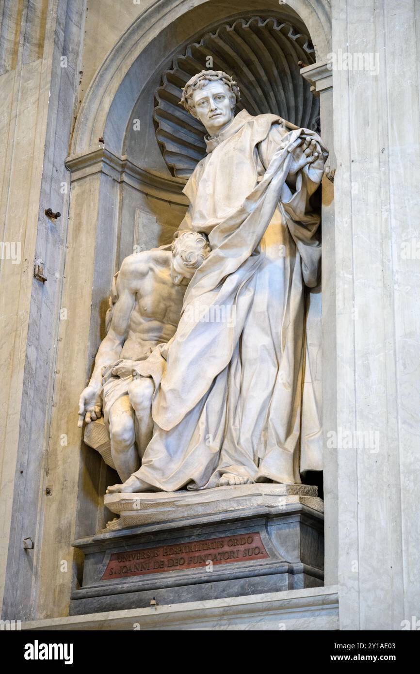 Saint Jean de Dieu – Une statue dans la basilique Saint-Pierre au Vatican. Banque D'Images