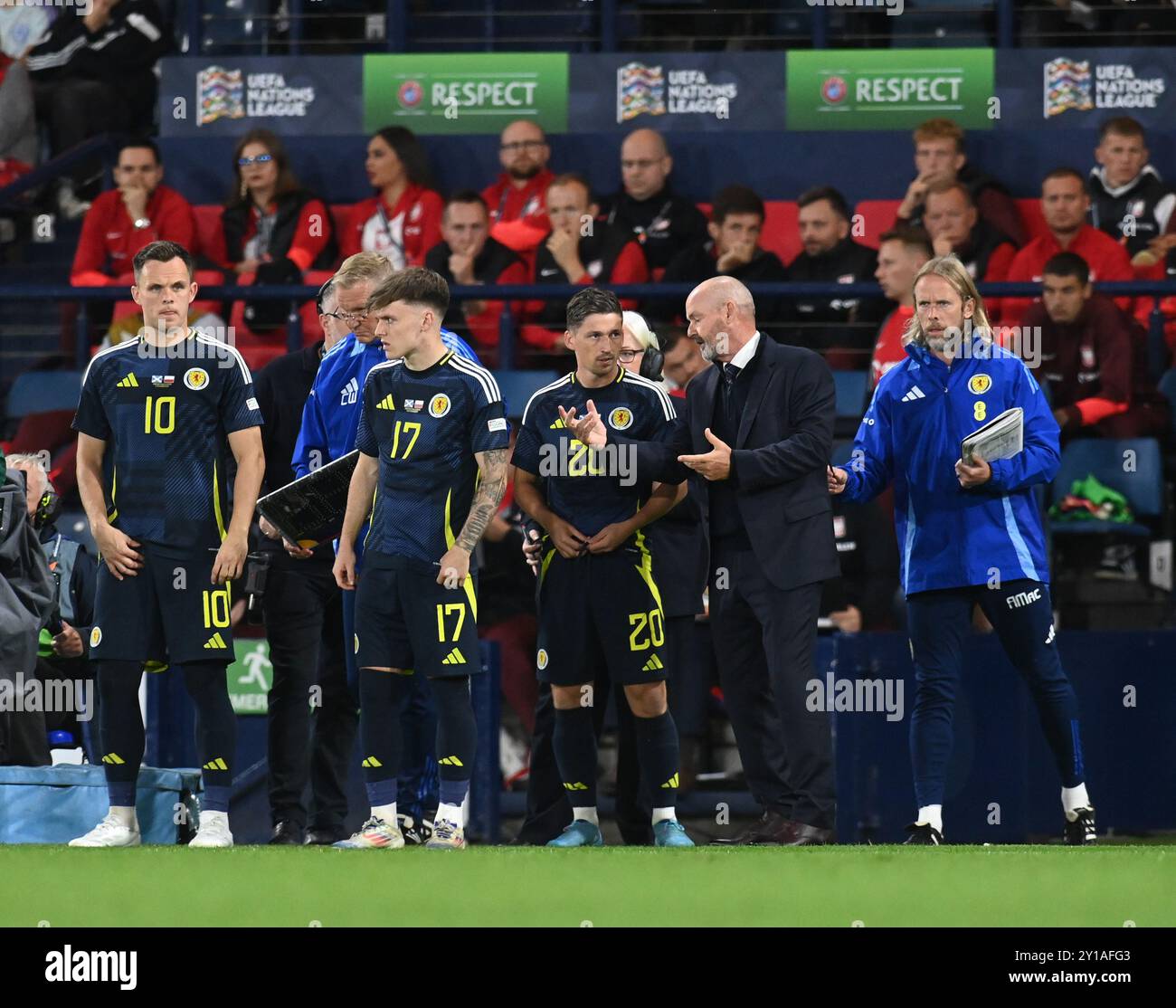 . Écosse - Pologne Ligue des Nations de l'UEFA : Ligue A, Groupe 1 jeudi 5 septembre 2024 Hampden Park, Glasgow. Écosse . UK Steve Clarke L'entraîneur-chef de l'Écosse avec les adjoints l/R Lawrence Shankland Ben Doak et Ryan Gauld de l'Écosse crédit : eric mccowat/Alamy Live News Banque D'Images
