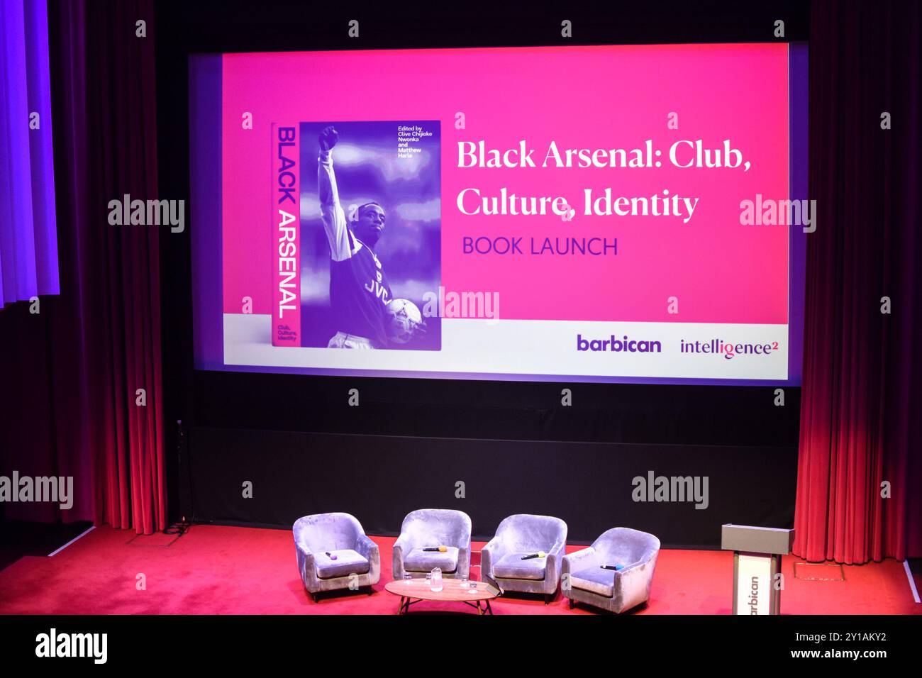 Londres, Royaume-Uni. 05th Sep, 2024. Le Barbican a accueilli le lancement du livre du Dr Clive Chijioke Nwonka et Matthew Harle sur Arsenal et Black Identity avec des invités très spéciaux, dont l'ancien milieu de terrain d'Arsenal Paul Davis. Black Arsenal est la première exploration dédiée de la relation du club avec l’identité et la culture contemporaines des Noirs. Il voit l’affinité du club avec l’identité noire transcender le football et se propager à travers les cultures : dans les médias, la musique, la mode, la politique et les expériences sociales quotidiennes. Exploré à travers une gamme de photographies étonnantes et d'images d'archives rares. Crédit : Banque D'Images