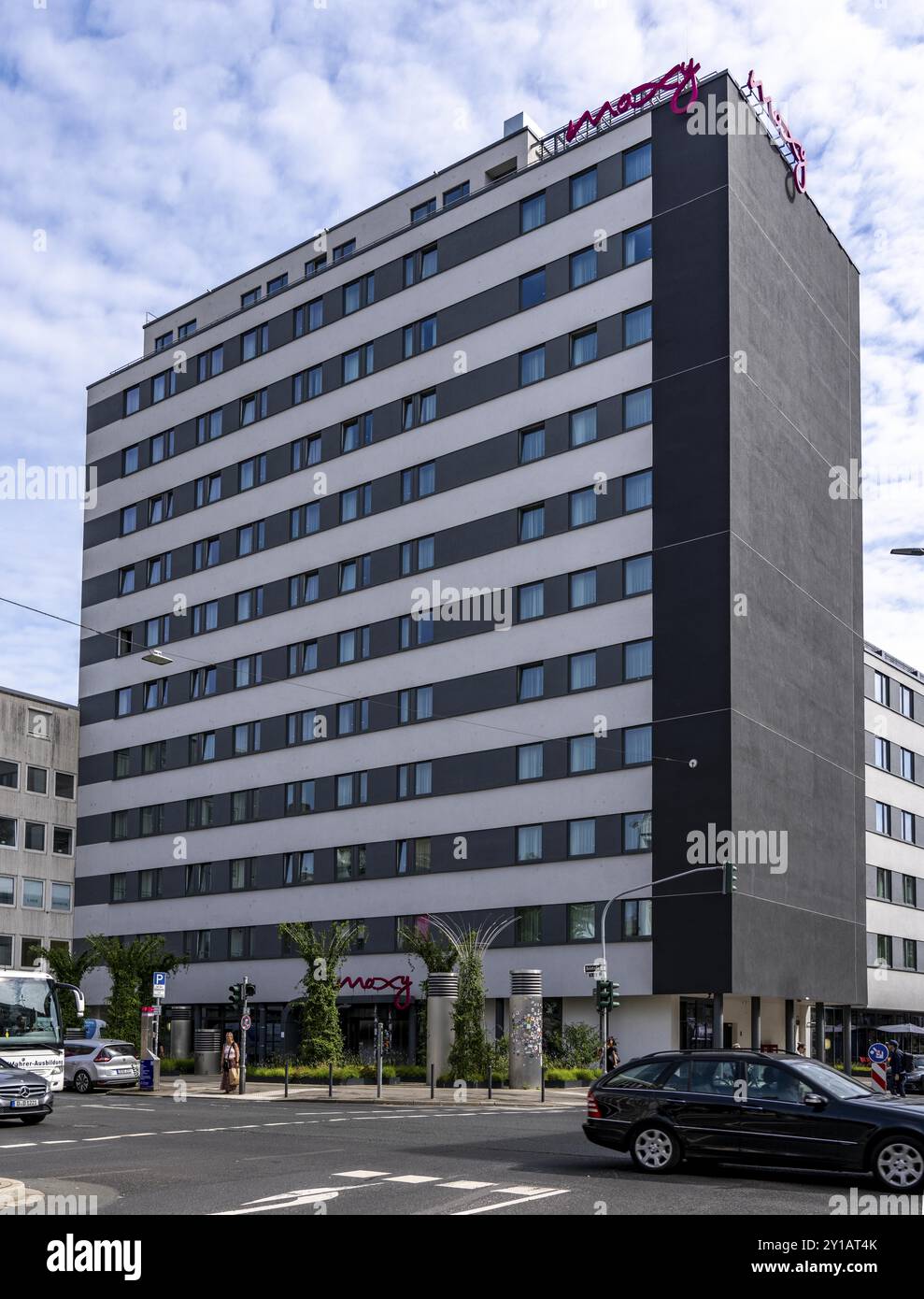 Le Moxy Hotel an der Oststrasse à Duesseldorf, Rhénanie du Nord-Westphalie, Allemagne, Europe Banque D'Images Le Moxy Hotel an der Oststrasse à Duesseldorf, Rhénanie du Nord-Westphalie, Allemagne, Europe Banque D'Images