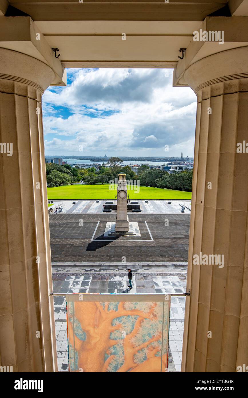 Le musée néoclassique du mémorial de guerre d'Auckland a été construit dans les années 1929 et 1950, se trouve sur Observatory Hill au-dessus d'Auckland, en Nouvelle-Zélande Banque D'Images