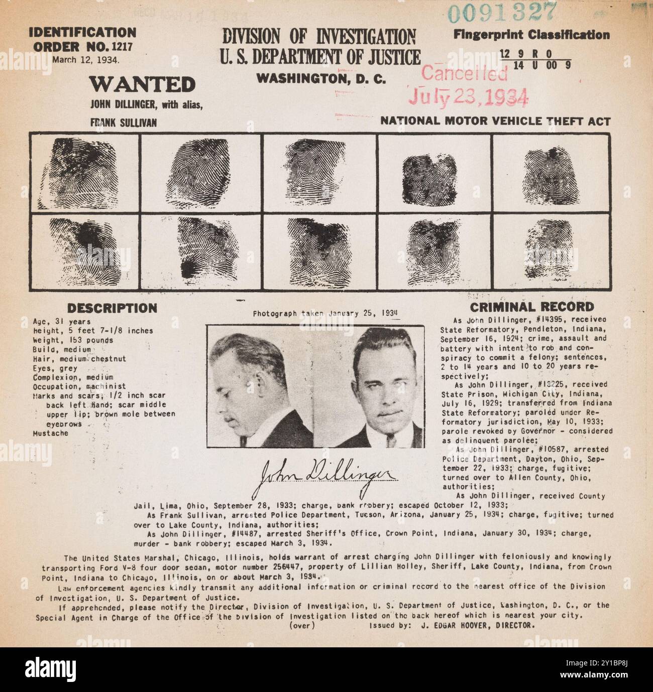 John Dillinger (alias Frank Sullivan) Wanted Poster. Émis par J. Edgar Hoover, le 12 mars 1934 - annulé le 23 juillet 1934. Y compris les empreintes digitales de John Dillinger Banque D'Images John Dillinger (alias Frank Sullivan) Wanted Poster. Émis par J. Edgar Hoover, le 12 mars 1934 - annulé le 23 juillet 1934. Y compris les empreintes digitales de John Dillinger Banque D'Images