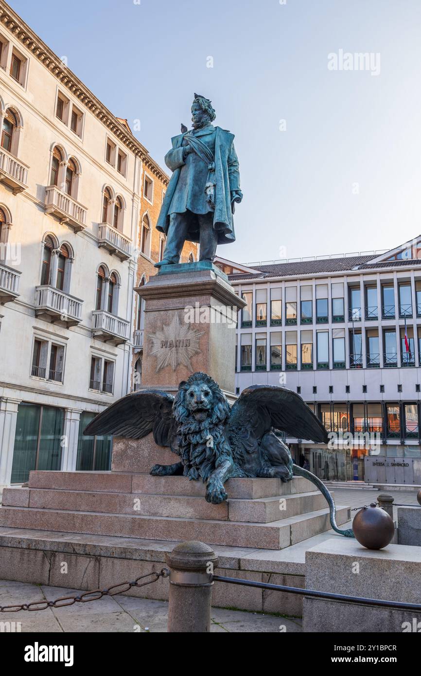 Monument à Daniele Manin de 1875 par Luigi Borro sur Campo Manin à Venise, Italie. Banque D'Images