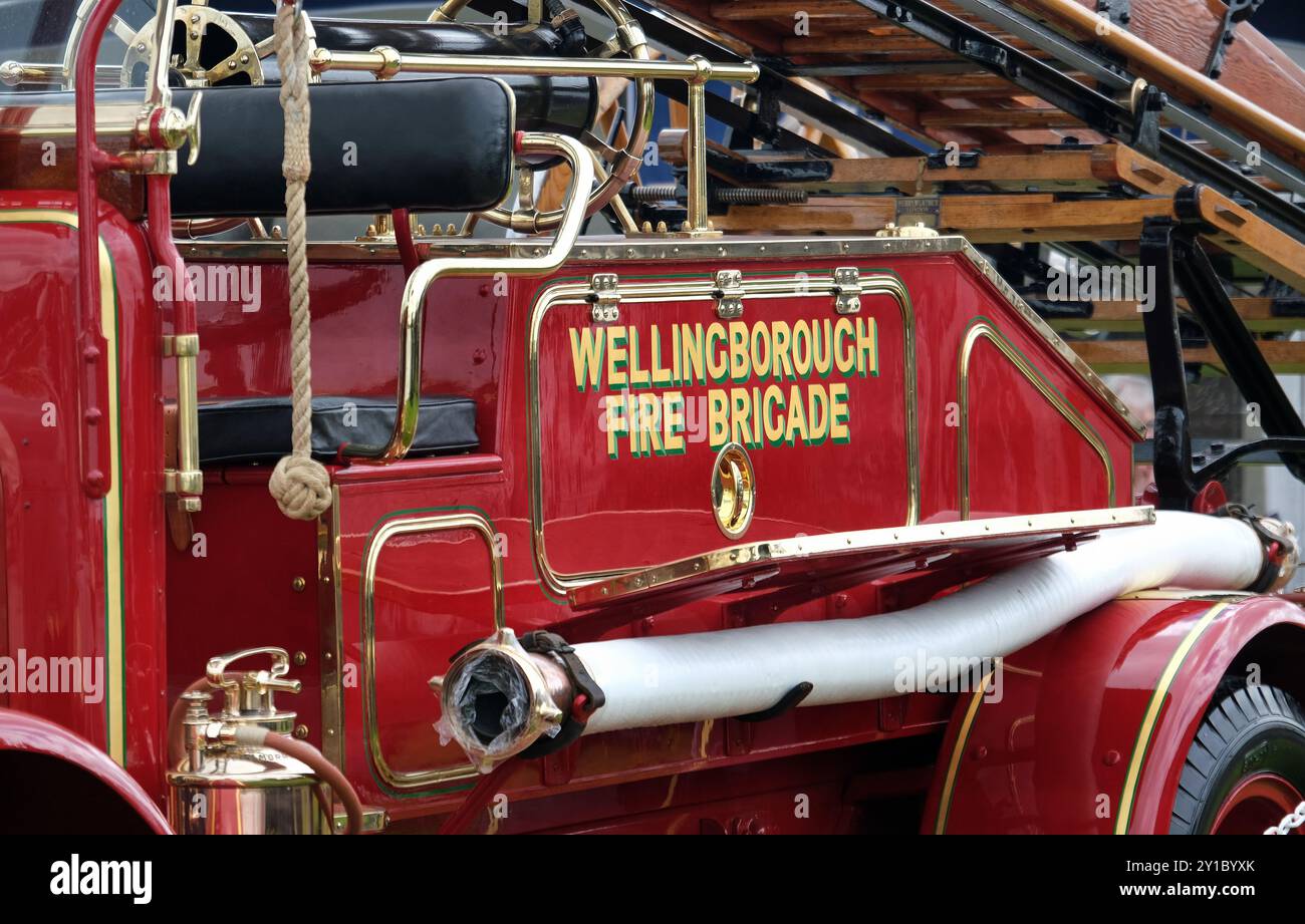 Moteur de pompiers dennis vintage et équipement au salon agricole britannique. Banque D'Images