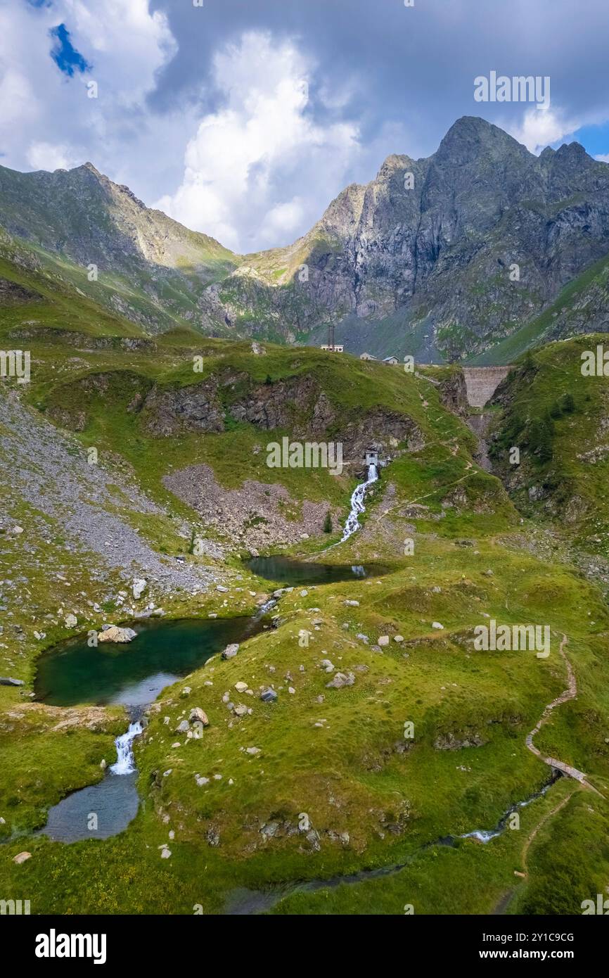 Vue aérienne du mont Aga et du Lago del Diavolo en été. Carona, Val Brembana, Alpi Orobie, Bergame, Bergame Province, Lombardie, Italie, Europe. Banque D'Images