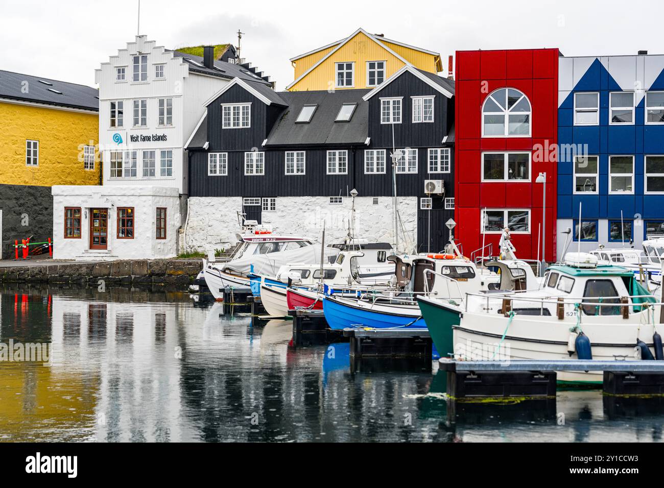 Bateaux de pêche dans le port de Torshavn, îles Féroé Banque D'Images