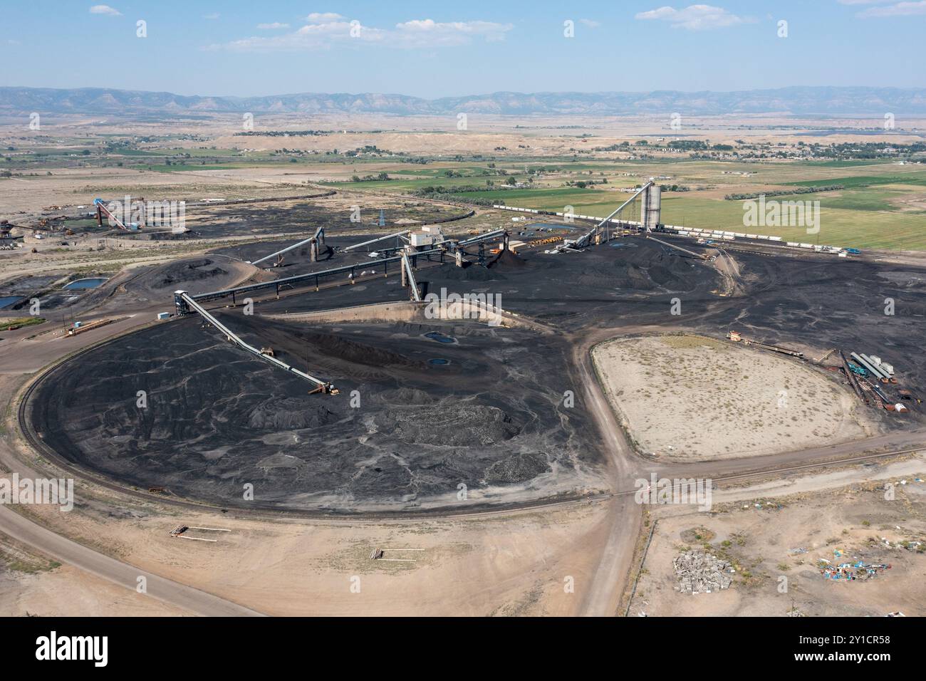 Vue aérienne du Savage Energy terminal, une installation de transfert de charbon à Price, Utah. Le charbon est apporté du camion minier et transféré à rai Banque D'Images