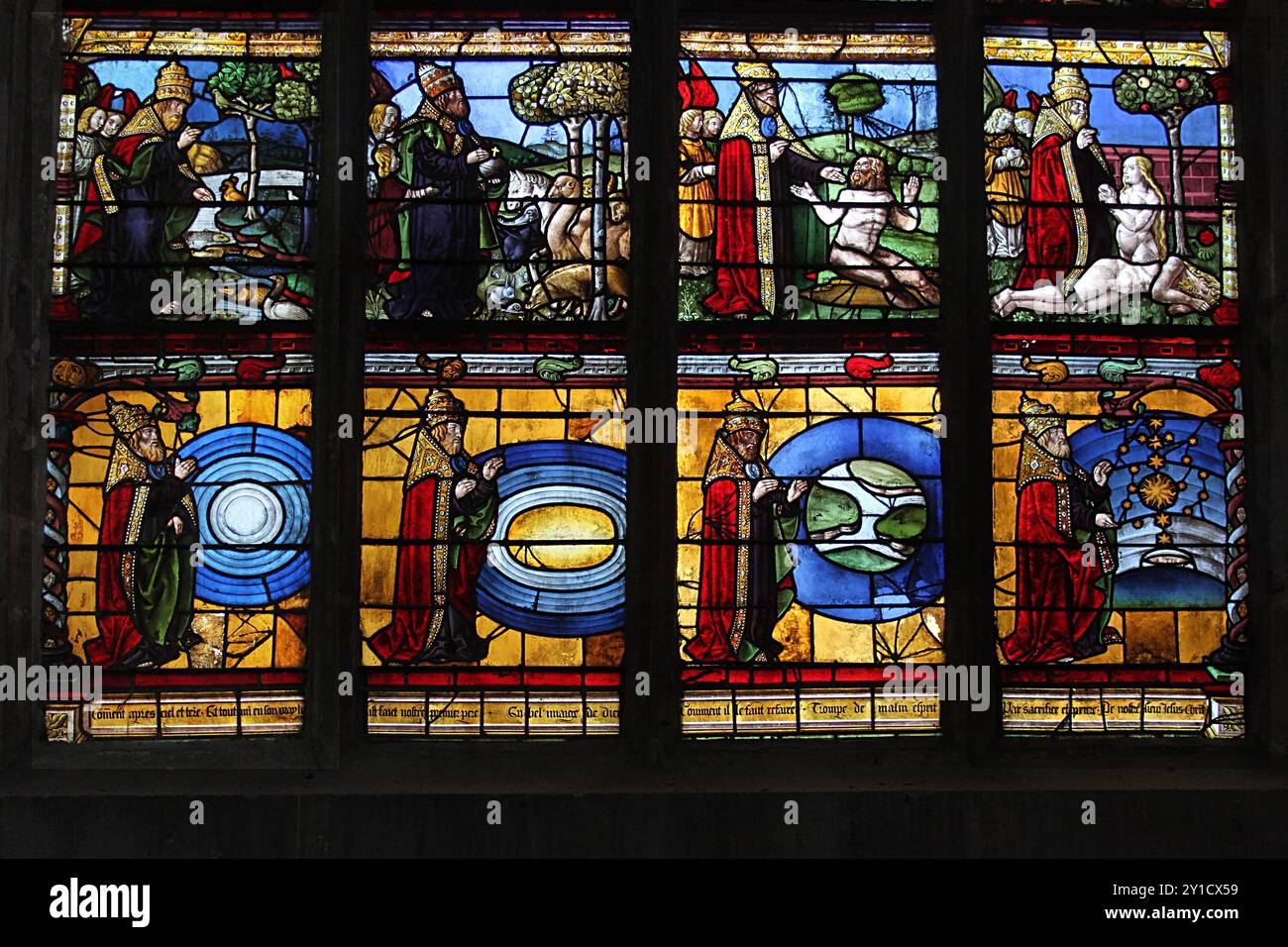 Vitraux datés vers 1500 montrant les scènes de création du livre de la Genèse, dans l'église de Marie-Madeleine, Troyes, France Banque D'Images