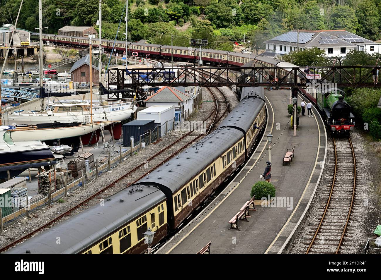 LNER Thompson Class B1 No 61306 Mayflower arrivée à Kingswear avec l'English Riviera Express le 17 août 2024. Banque D'Images