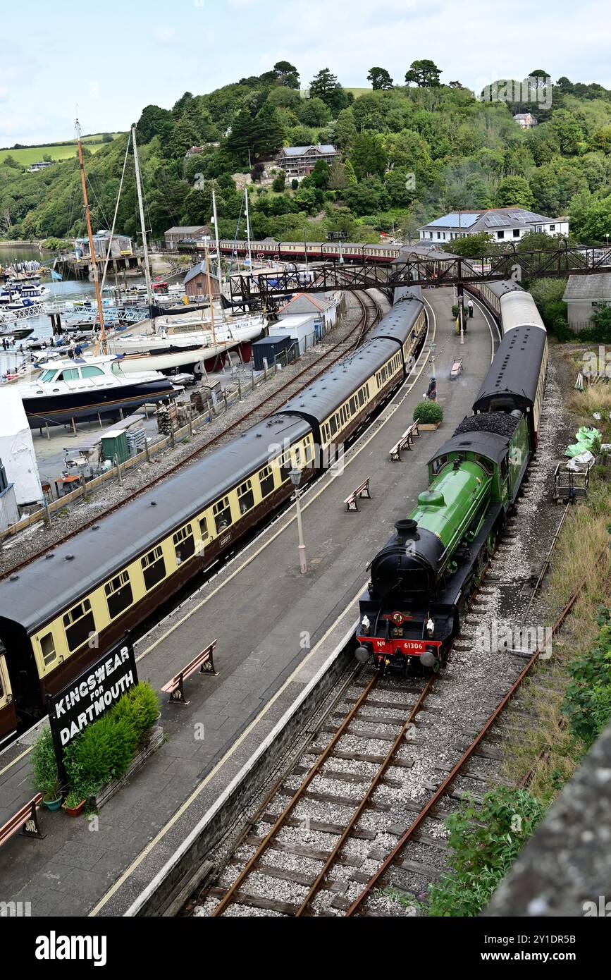 LNER Thompson Class B1 No 61306 Mayflower arrivée à Kingswear avec l'English Riviera Express le 17 août 2024. Banque D'Images