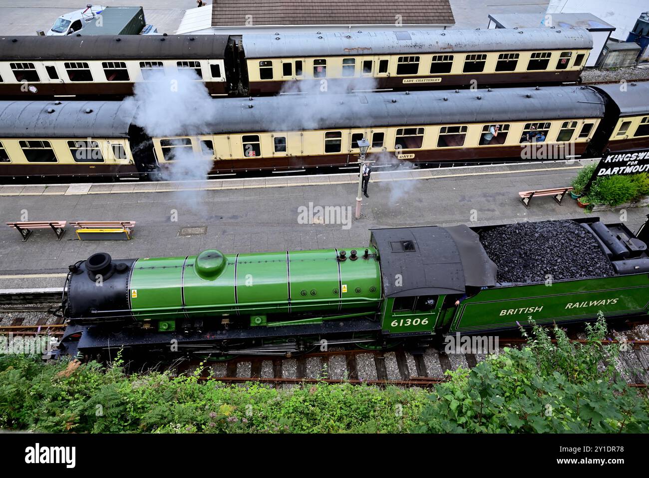 LNER Thompson Class B1 No 61306 Mayflower arrivée à Kingswear avec l'English Riviera Express le 17 août 2024. Banque D'Images