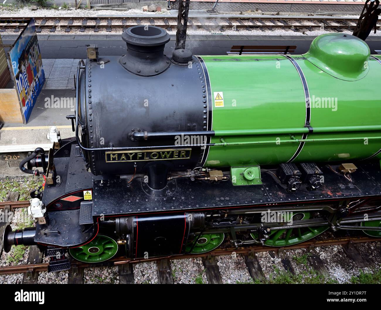 LNER Thompson Class B1 No 61306 Mayflower à la station Kingswear après l'arrivée avec l'English Riviera Express. Banque D'Images