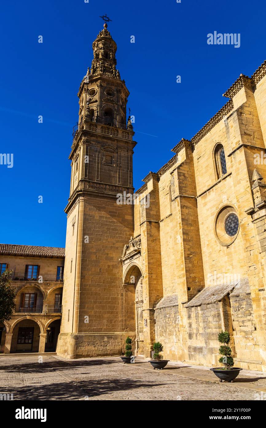 Majestueuse église de l'Assomption, construction du XVIe siècle dans le style Renaissance. Briones, la Rioja, Espagne. Banque D'Images