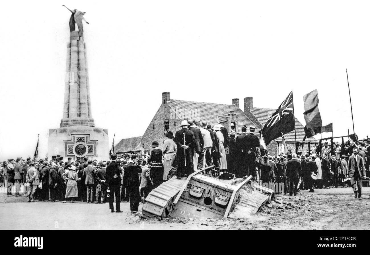 1923 dévoilement du monument de la première Guerre mondiale à l'aviateur et chasseur aérien français Georges Guynemer, première Guerre mondiale, à Poelcapelle, Flandre occidentale, Belgique Banque D'Images