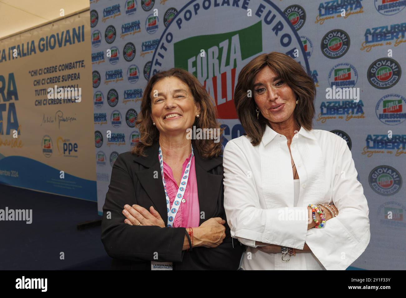 FORZA ITALIA GIOVANI PARTI NATIONAL - Rimini (plage de Bellaria) 6 septembre 2024 - sur la photo un moment du Parti avec ELENA UGOLINI - candidate présidente de la région pour Forza Italia en EMILIE ROMAGNE avec la ministre ANNA MARIA BERNINI - ministre de l'Université et de la recherche usage éditorial seulement crédit : Independent photo Agency Srl/Alamy Live News Banque D'Images