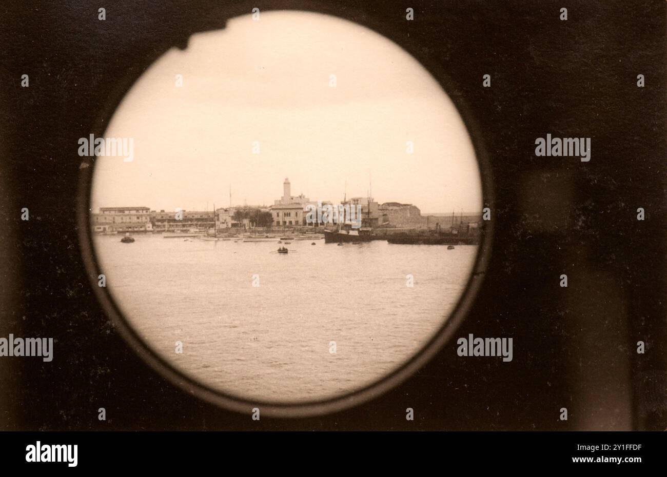 Photo tirée de l'album du voyage de l'Italie à l'Algérie et à Londres de la famille juive milanaise au milieu des années trente. En particulier la photo montre le port d'Alger (Algérie) Banque D'Images