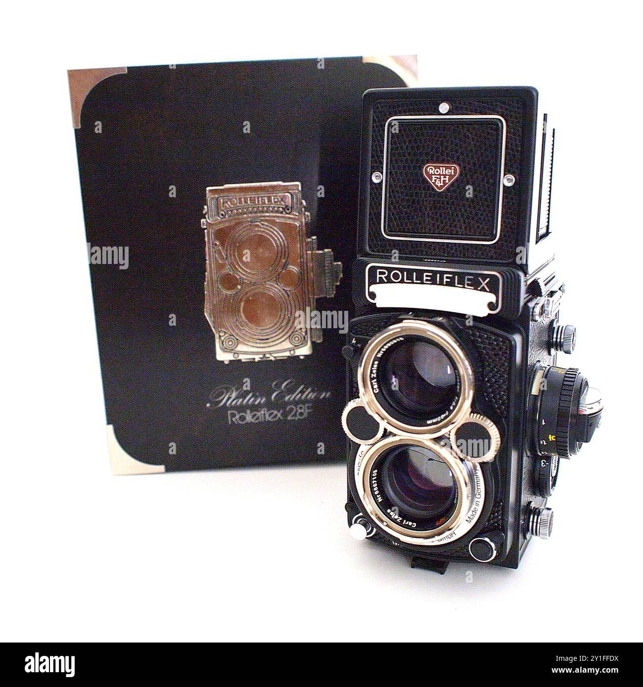 Objectif Rolleiflex Laque japonaise urushi Banque d'images détourées - Alamy