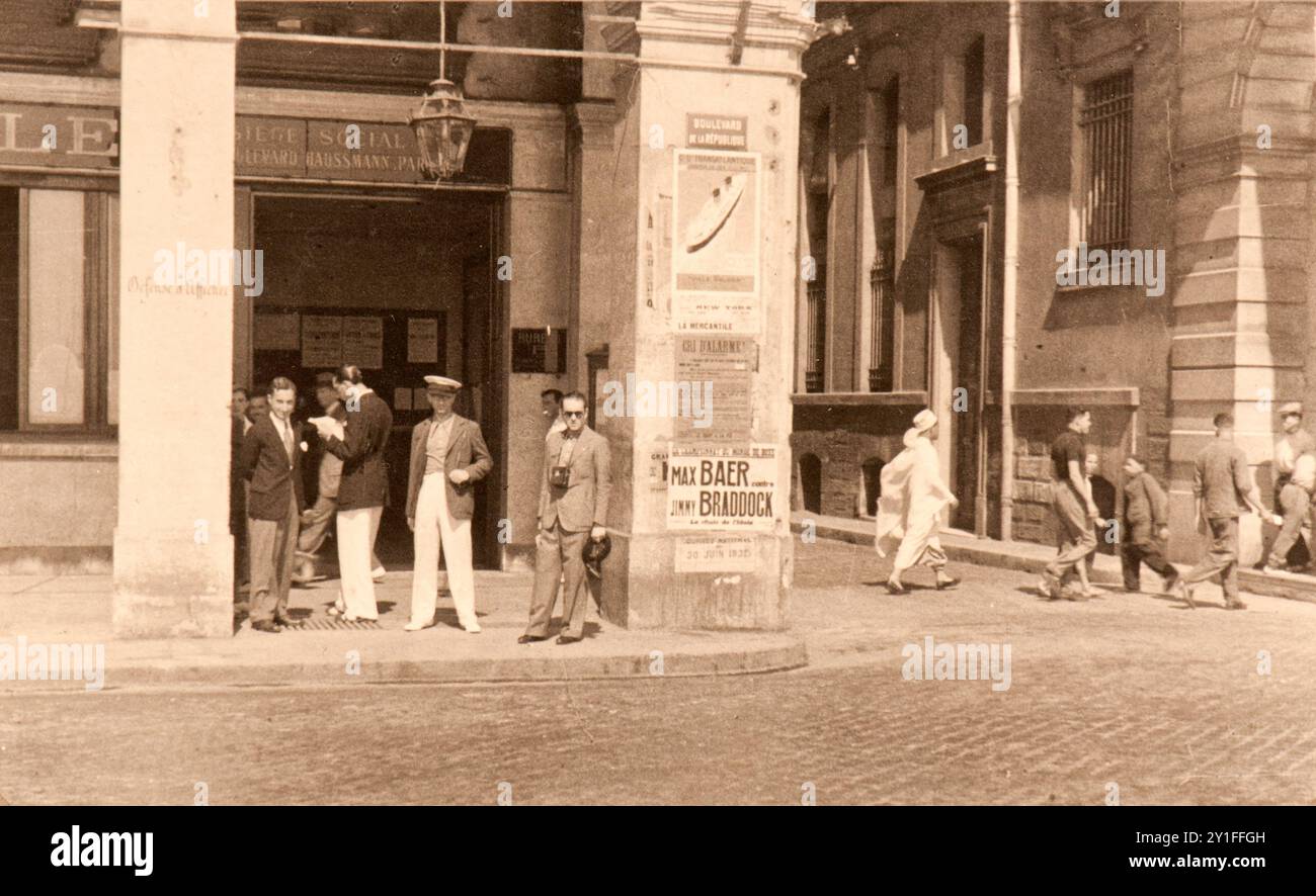 Photo tirée de l'album du voyage de l'Italie à l'Algérie et à Londres de la famille juive milanaise au milieu des années trente. En particulier, la photo montre la vie active de la capitale algérienne au milieu des années trente Banque D'Images