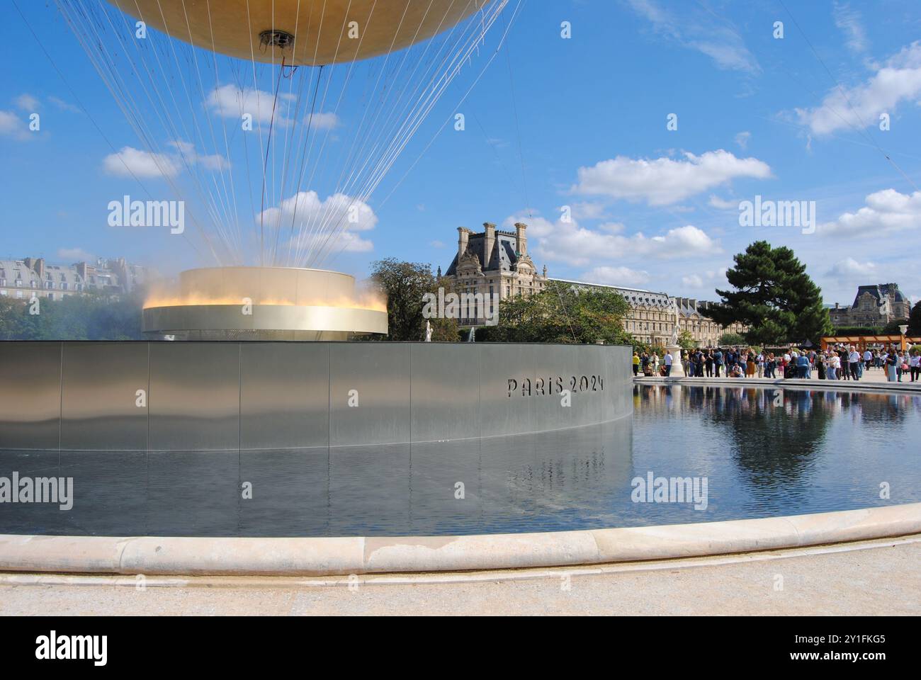 Paris, France - 06 septembre 2024 : le Chaudron olympique et paralympique de Paris 2024, la vasque, dans le jardin des Tuileries, le jardin des Tuileries. Banque D'Images