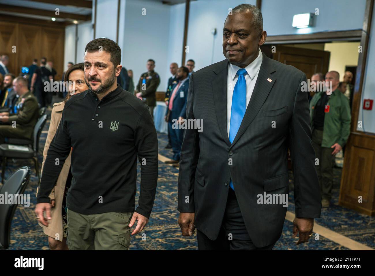Le secrétaire à la Défense Lloyd J. Austin III et le président ukrainien Volodymyr Zelenskyy arrivent à la 24e réunion du Groupe de contact pour la Défense de l’Ukraine à la base aérienne de Ramstein, en Allemagne, le 9 septembre 2024. (Photo DOD de Chad J. McNeeley) Banque D'Images