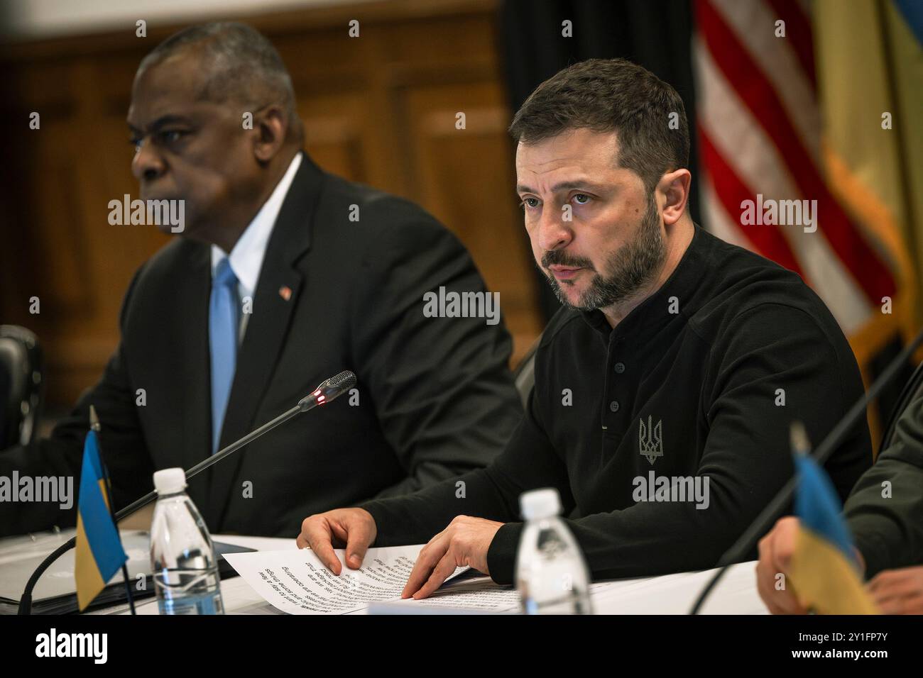 Le secrétaire à la Défense Lloyd J. Austin III et le président ukrainien Volodymyr Zelenskyy s’adressent aux médias lors de la 24e réunion du Groupe de contact pour la Défense de l’Ukraine à la base aérienne de Ramstein, Allemagne, le 9 septembre 2024. (Photo DOD de Chad J. McNeeley) Banque D'Images