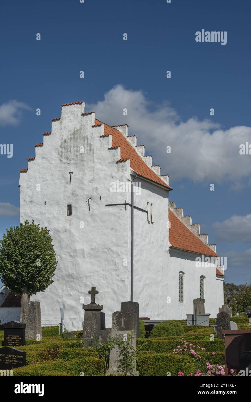 Une église typique du Danemark et du sud de la Suède, l'église de Hannas, municipalité de Simrishamn, comté de Skane, Suède, Scandinavie, Europe Banque D'Images