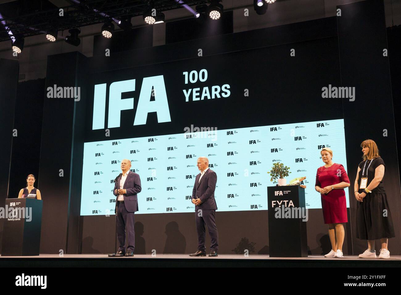 OLAF Scholz (Chancelier de la République fédérale d'Allemagne, SPD) fait un communiqué de presse après la tournée de presse de l'IFA (internationale Funkausstellu Banque D'Images